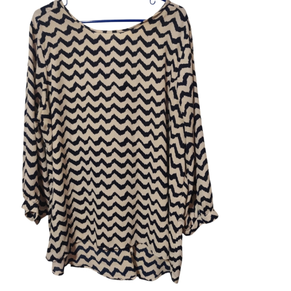 Chevron Navy/White top